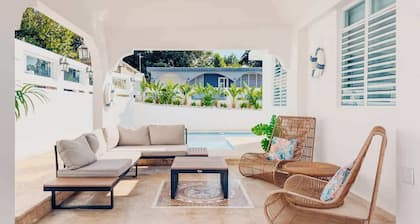 WhitePeacock | Private Pool & Near Amazing Beaches