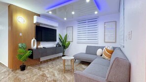 Una Smart TV, una oficina