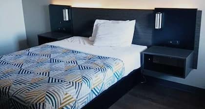Hotel 465 by Regency Inn & Suites