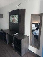 Espacio para trabajar con laptop, wifi gratis y ropa de cama 