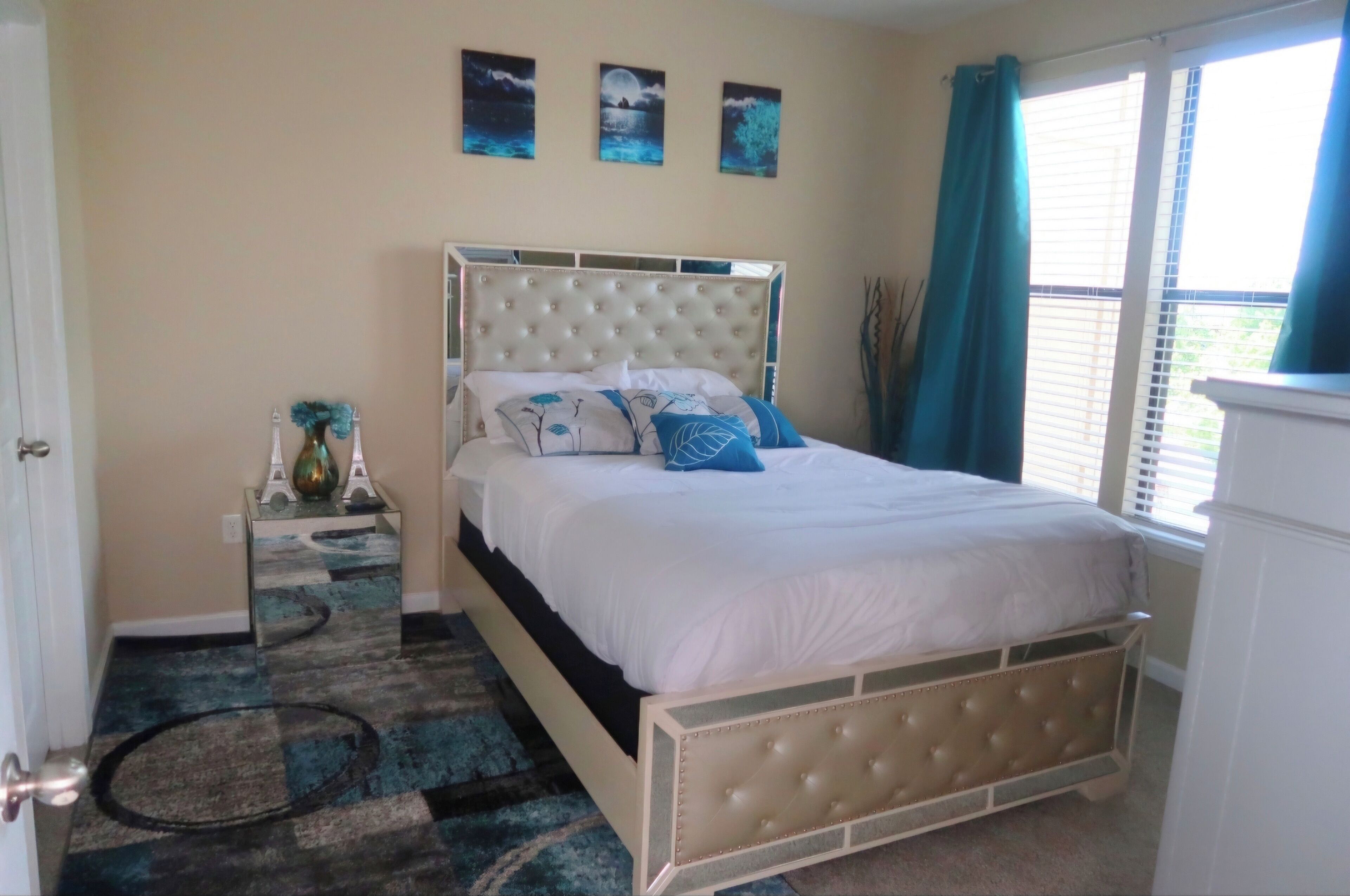 2 slaapkamers, een bureau, een strijkplank/strijkijzer, wifi