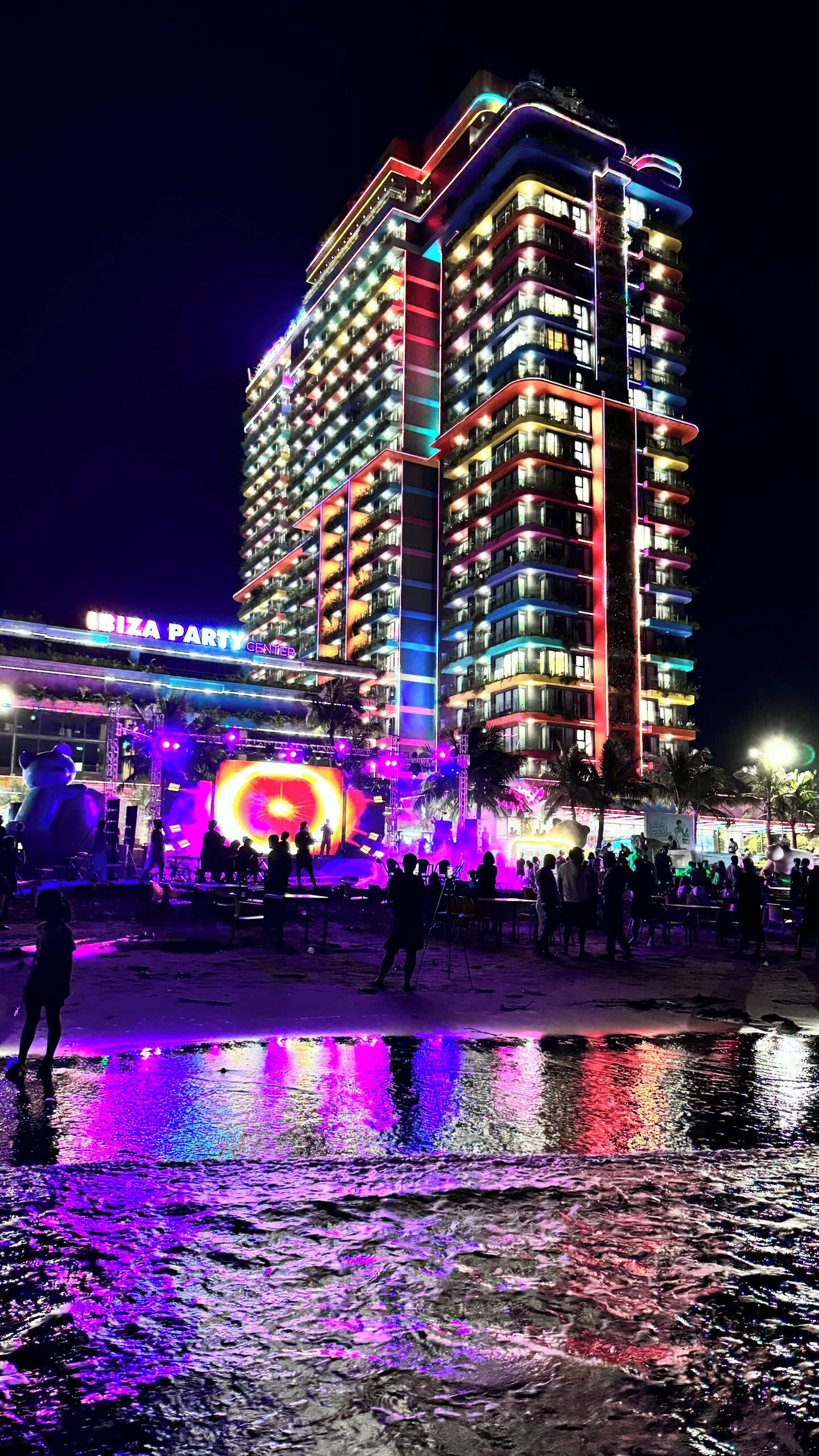 Fassade der Unterkunft – Abend/Nacht