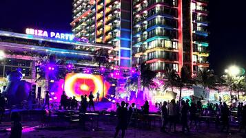 Fassade der Unterkunft – Abend/Nacht