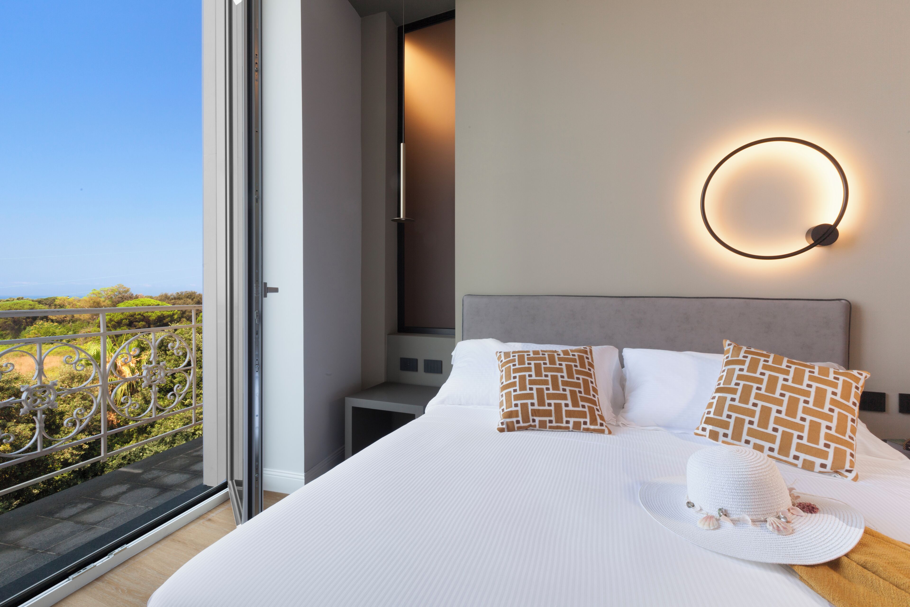 Panoramic Double Room | Down comforters, in-room safe, laptop workspace, blackout drapes