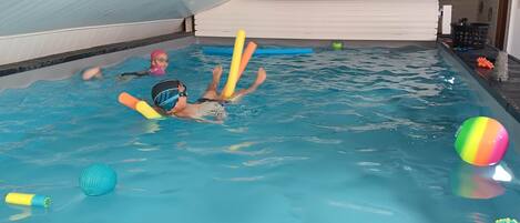 Piscina coperta, una piscina riscaldata