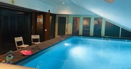 Gite Troubadour 10p heated indoor pool, fenced garden, ideal for families