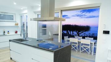 Réfrigérateur, micro-ondes, four, lave-vaisselle