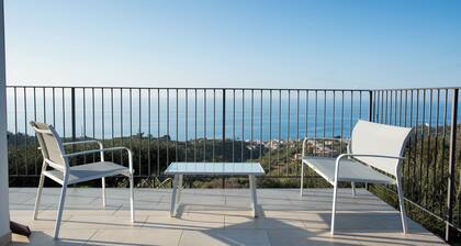 Villa Giardino degli Ulivi, a modern Sicilian Villa with a breathtaking view