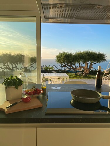 Villa Giardino degli Ulivi, a modern Sicilian Villa with a breathtaking view