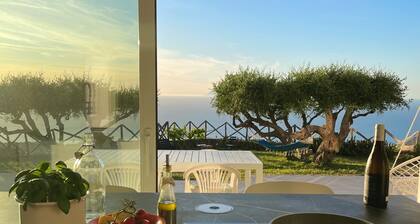 Villa Giardino degli Ulivi, a modern Sicilian Villa with a breathtaking view