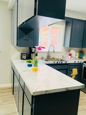 Fridge, microwave, oven, stovetop - Charming home https://youtube.com/shorts/-31OOvCrLG0?feature=share (Oak Park)