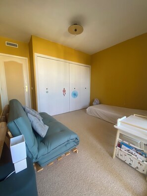 1 bedroom, iron/ironing board, WiFi, bed sheets