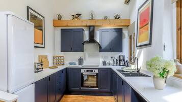 Cookware/dishes/utensils