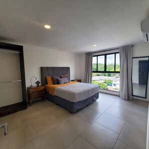 3 chambres, fer et planche à repasser, Wi-Fi, draps fournis