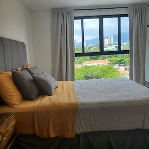 3 bedrooms, iron/ironing board, WiFi, bed sheets