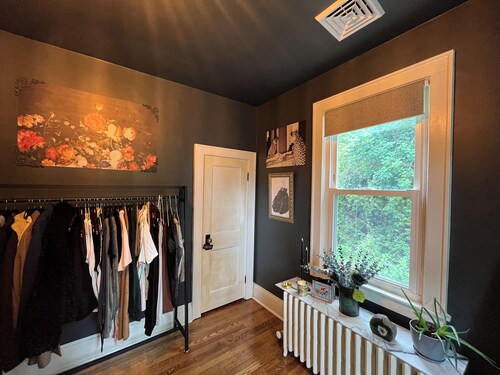 Charming 2-bedroom house with AC, WiFi in delightful Lewisburg. Walkable to all!