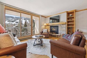 TV, fireplace - Lower Borders 406A - 3 Bedroom (Beaver Creek)