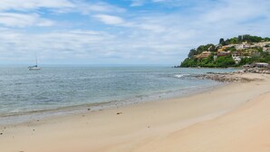Beach - Beautiful beachfront Studio, Zantamar 304 (Cruz de Huanacaxtle)