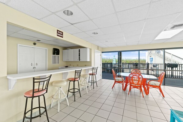 Dining - 2BR Condo w/Balcony | Pool & Beach | Sleeps 6 (Panama City Beach)