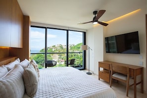 2 bedrooms, desk, internet