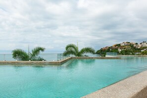 Pool - Beachfront Condo, Zantamar 305 (Cruz de Huanacaxtle)