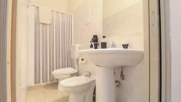 Comfort Double or Twin Room | Bathroom