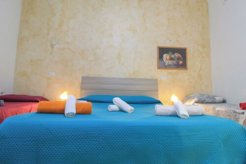 catania airport room  low cost