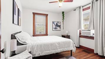 3 soverom, skrivebord, strykejern/-brett og wi-fi