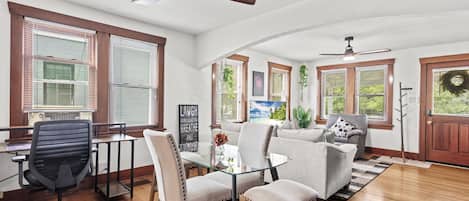 智能電視、電子遊戲、書籍