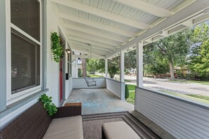 Terrace/patio - Cozy 3BD Craftsman House (Englewood)