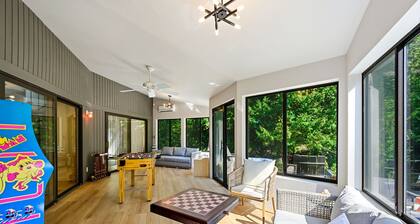 Hot Tub + Games • Wooded Fall Getaway • Top Stay