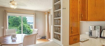 Peaceful Seymour Lake Retreat