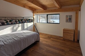 4 bedrooms, free WiFi, bed sheets