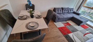 Dining - 1 bedroom flat in Battersea (London)