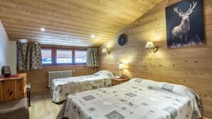 2 bedrooms, WiFi, bed sheets - 350m from ski slopes, 2nd floor, balcony, tv, ski locker, 51m², La Clusaz (La Clusaz)