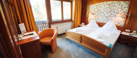 1 bedroom, in-room safe, desk, travel cot