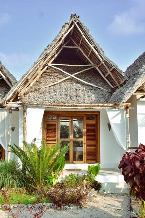 In-room safe, iron/ironing board, free WiFi - Kusini Beach Bungalows (Kizimkazi)
