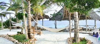 Kusini Beach Bungalows