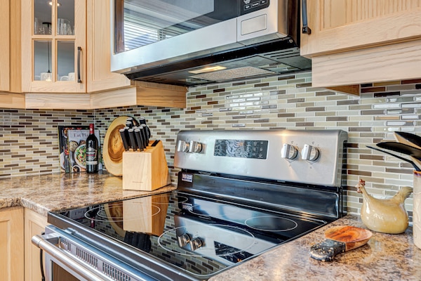 KĂŒhlschrank, Mikrowelle, Ofen, Herdplatte