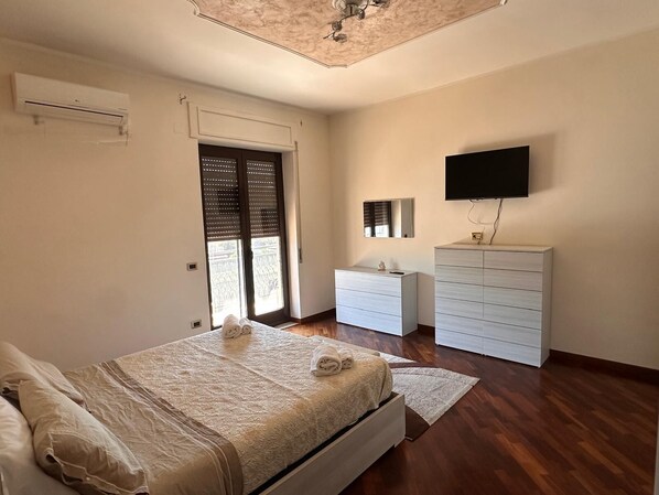 3 chambres, fer et planche à repasser, lit parapluie, Wi-Fi gratuit