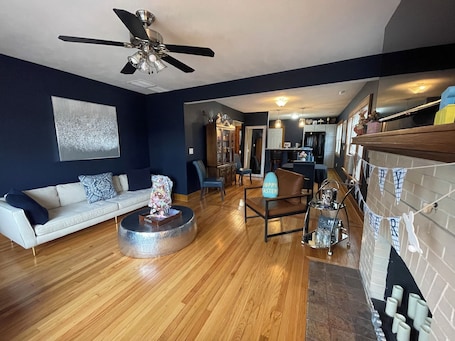 Smart TV, books. 2 bed,Retreat Near SU, Airport, Thruway, I-81,Destiny,Fairgrounds,Dome, Amp.