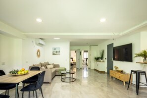 Smart TV - Bahai Gardens Serenity Apartment (Haifa)