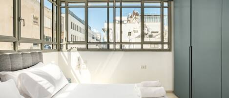 2 chambres, fer et planche Ă repasser
