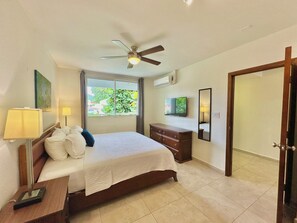1 bedroom, iron/ironing board, travel crib, WiFi - Garden view Simpson Bay apartment with pool-GENERATOR (2-1B) (Simpson Bay)