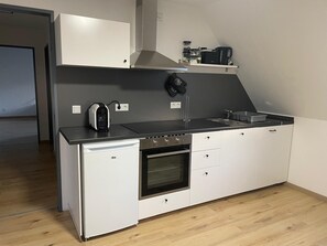 Kühlschrank, Ofen, Herdplatte, Geschirrspüler