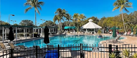 Piscine extérieure, piscine chauffée