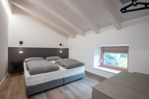 2 makuuhuonetta, silitysrauta/-lauta, ilmainen Wi-Fi, vuodevaatteet