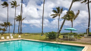 Outdoor pool - Pats at Punalu'u - Beachfront Condos (Hau`ula)