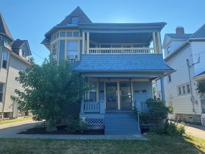 2 Queen Beds in 1896 Victorian Triplex! AC, WiFi, Parking & More!