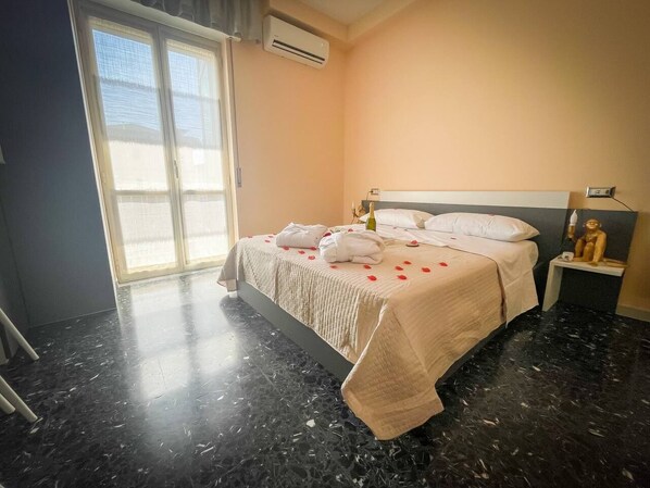 1 chambre, bureau, lit parapluie, Wi-Fi